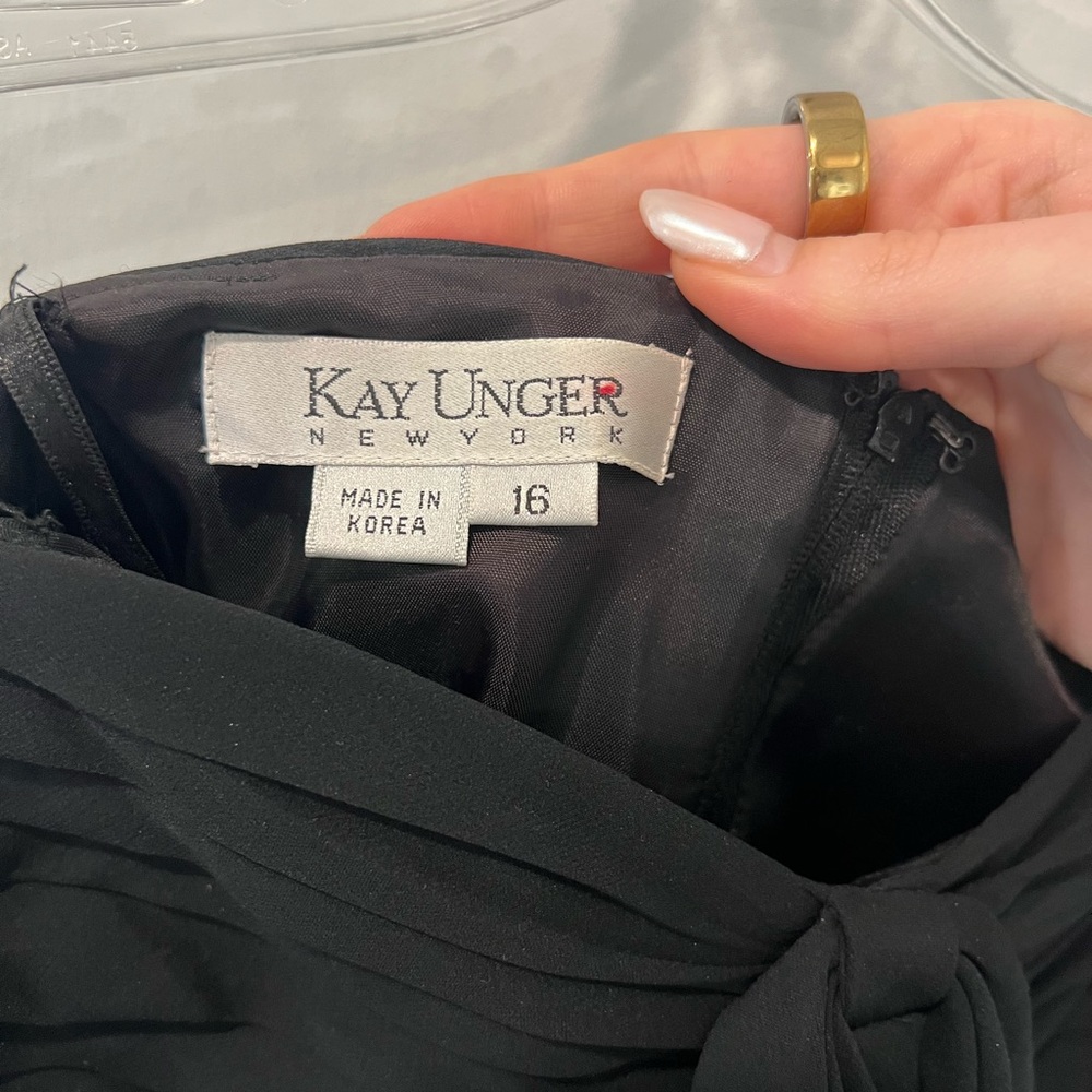 Kay Unger Black Ruched Sleeveless Crop Top - Picture 2 of 3